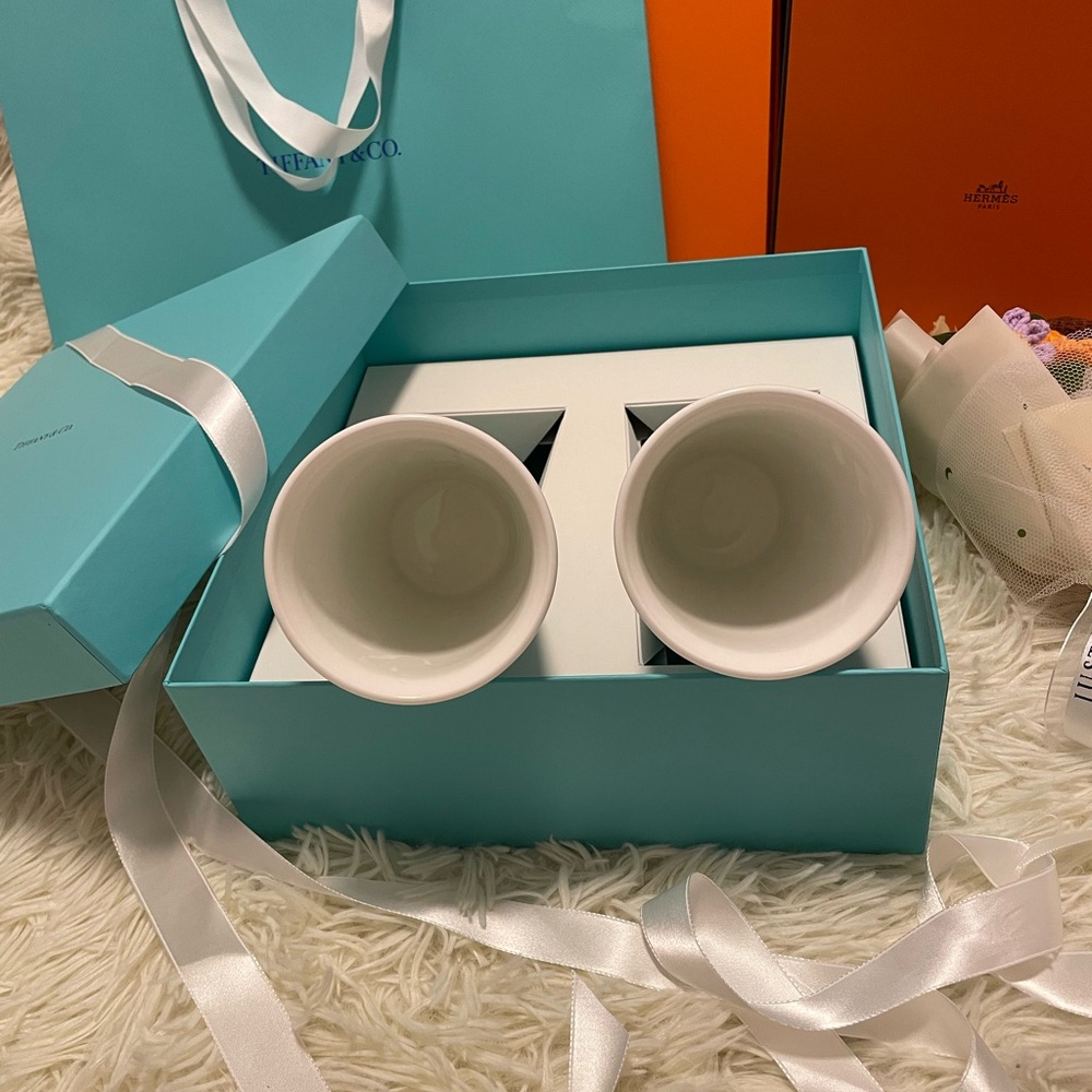 Tiffany Cups Tiffany Large Coffee Cups in Bone China, Set of Two (Free Mystery.. - Picture 3 of 5